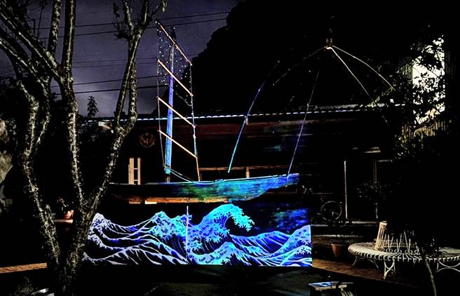 以写真馆为主题，观眾在快门按下瞬间，飞越200年回到过去的打狗港。(图片提供/许英光)