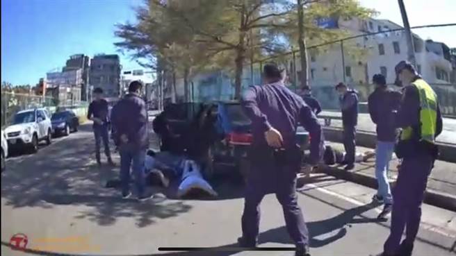 一名男子疑似因為走錯KTV包廂引起衝突，遭陳姓男子持彈簧刀刺來，最後傷重不治。（新竹市警局提供／邱立雅竹市傳真）