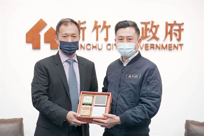 美商英特爾（INTEL）台灣分公司總經理劉景慈（左）13日拜會新竹市長林智堅。（新竹市府提供／邱立雅竹市傳真）