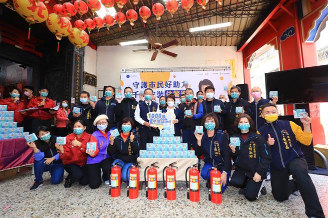 台中市政府13日于北区集玄宫举行住警器记者会暨宣导活动。（台中市政府提供／张妍溱台中传真）