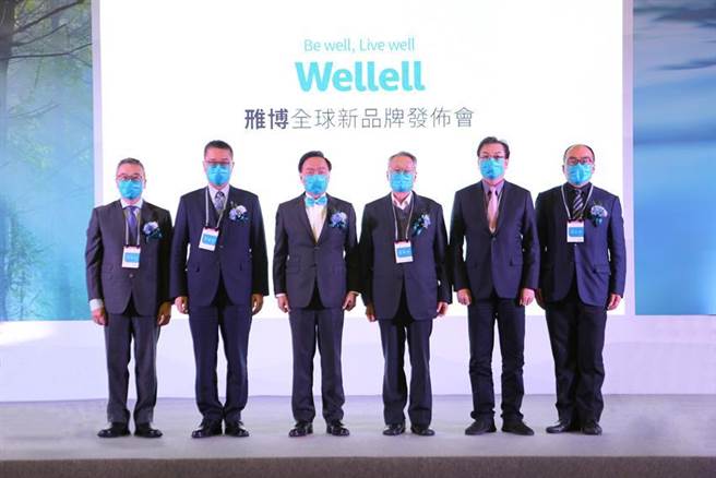 雃博团队宣布启动品牌再造，左三为董事长李永川。图／业者提供