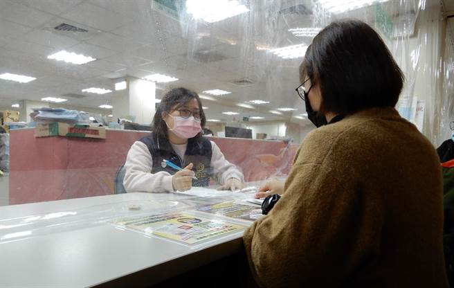 陈男欠缴476张罚单，名下房子被查封过不了户，买家只好代缴。(台北分署提供)