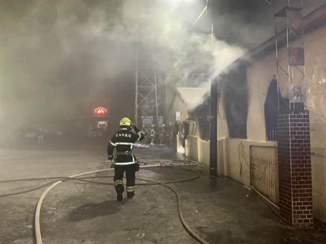 台南善化區田寮里一處民宅今晚近8點時傳出火警。（讀者提供／劉秀芬台南傳真）