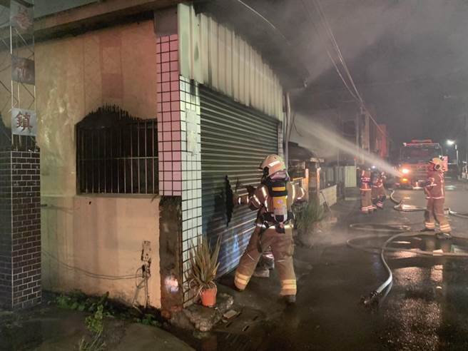 台南善化區田寮里一處民宅今晚近8點時傳出火警。（讀者提供／劉秀芬台南傳真）