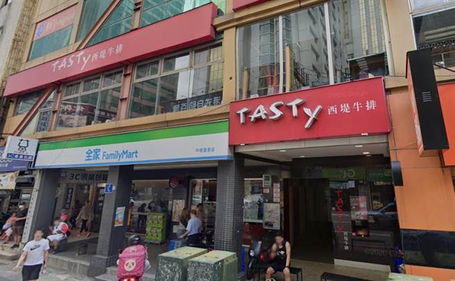 中坜联邦银行群聚确诊者曾办年终聚餐，13日晚间证实西堤牛排1名工读生染疫。（图／翻摄Google Maps）