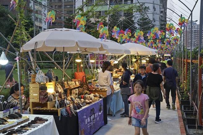 周末假日逛市集蔚为风潮，台中褔华大饭店也将推出「飨福市集」年货大街抢市！图／褔华饭店  