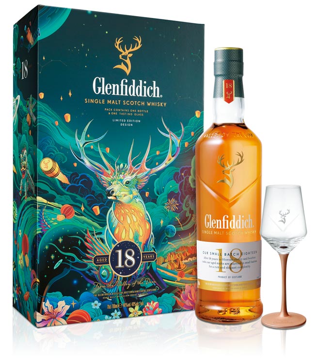 「格蘭菲迪18年單一麥芽威士忌」禮盒內附高腳聞香杯一只，建議售價1,700元。圖／業者提供