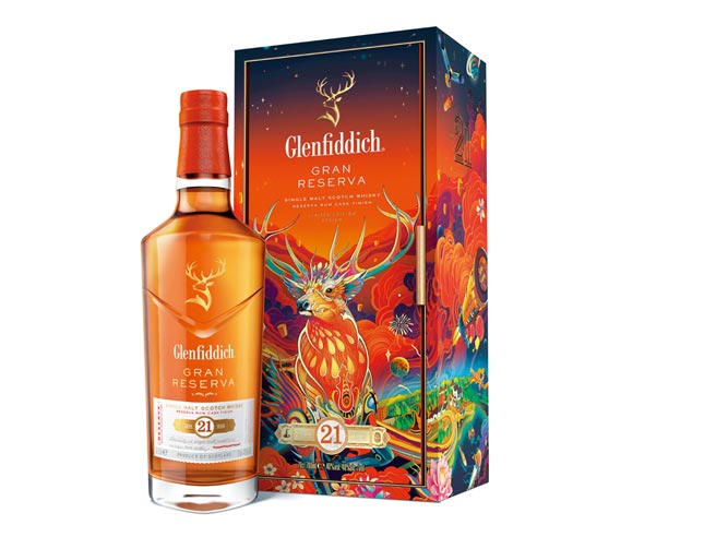 「格蘭菲迪21年單一麥芽威士忌」整體增添濃郁、甜美及熱情的島嶼風情。建議售價4,500元。圖／業者提供