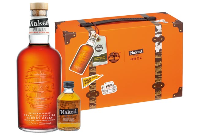 升级后的「裸钻雪莉（Naked Malt）」，今年与Timberland合作，推「新春裸活旅行礼盒」联名款礼盒建议售价850元。图／业者提供