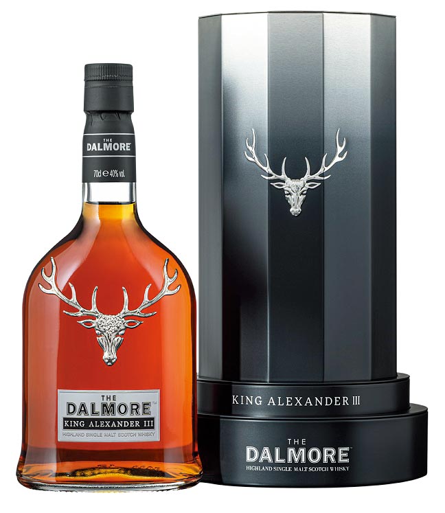 「大摩新年奢藏奥艺礼盒（亚歷山大纪念款）」 不只辉映了璀灿不灭的传奇，更创造了独一无二的威士忌珍酿，建议售价6,950元。图／业者提供