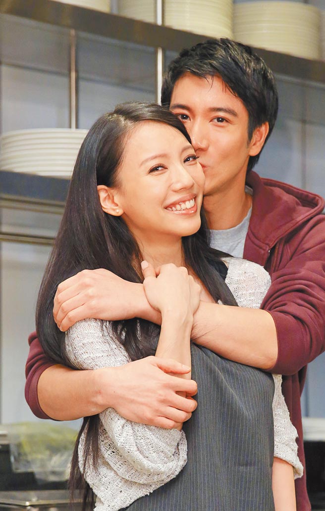 李靚蕾發文指控王力宏9日帶3名男子，以探視孩子為由，欲強闖李與孩子住的豪宅，讓她心生畏懼，昨下午委託管家到派出所報案，但未提告。（張祐銘攝）