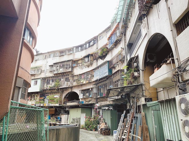 新北市放寬市場用地都更門檻，不再受限百分百地主同意才能啟動都更程序。圖為適用的永和美麗華戲院。（新北市城鄉局提供／葉德正新北傳真）