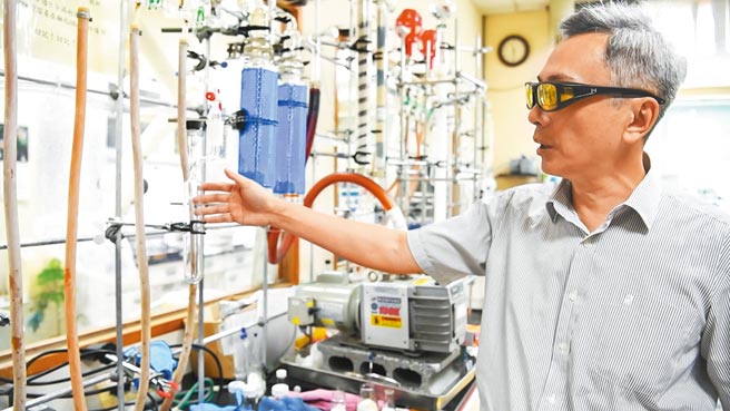 近期史丹佛大学在Scopus论文资料库发布一分「全球前2%顶尖科学家榜单」，国立暨南国际大学共有7名教授入榜，占全校老师人数的5%。（校方提供／吴建辉南投传真）