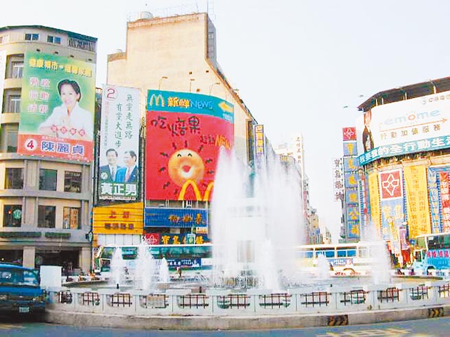 嘉义中央喷水池圆环。（本报资料照片）