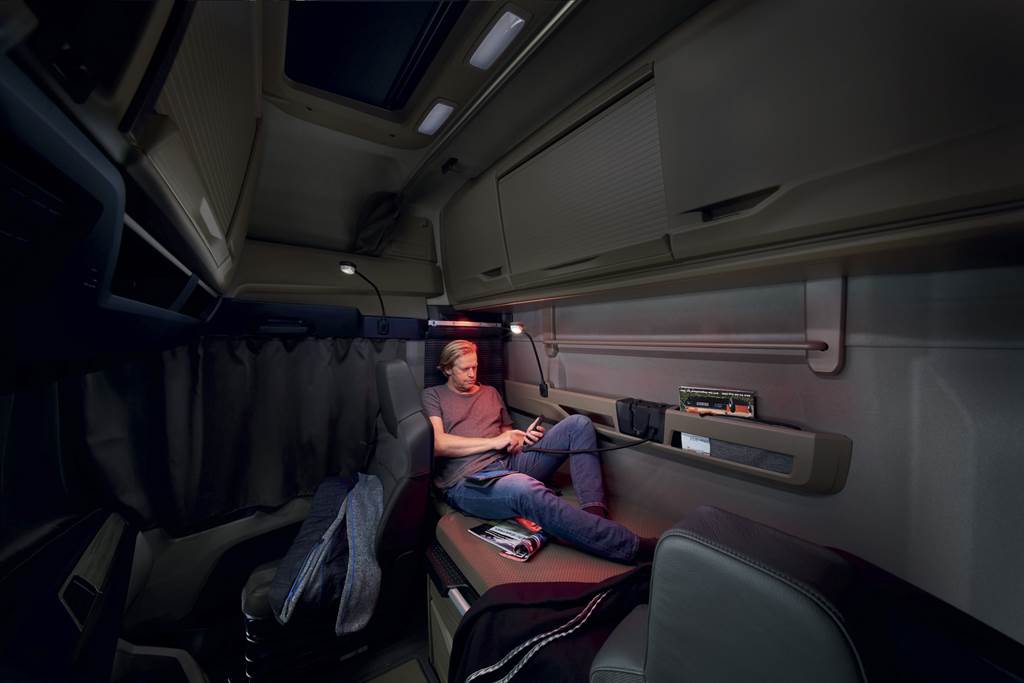 MAN TG 系列擁有相當寬敞、舒適的座艙空間，協助駕駛以更完備的身心迎接挑戰，提高生產力。(圖/MAN 德曼汽車提供)