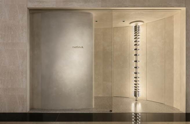 「小小树食」旗下首家蔬食餐酒馆「curious」本月新开幕。（丽晶精品提供）