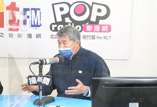 孙文学校总校长张亚中上午接受《POP撞新闻》广播专访。（《POP撞新闻》提供）