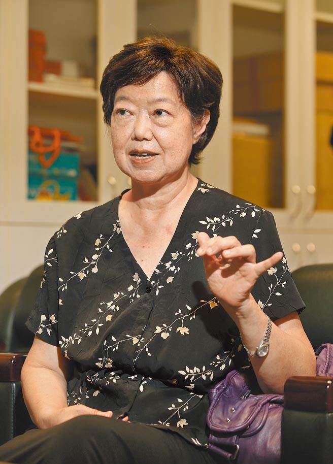 京剧学者、国家文艺奖得主王安祈确定续留国光剧团，担任艺术总监，但会把总监薪水全数捐出，作为京剧人才培育之用。（陈怡诚摄，本报资料照片）