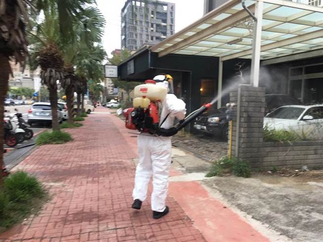 案17721曾在1月9日下午於竹北市的甜點店，內用1小時，環保局完成消毒。（翻攝照片）
