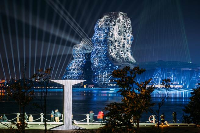 高铁假期「六龟宝来温泉．爱河湾灯区．智选假日酒店」2日丰富行行程，带旅客畅游台湾灯会。（高雄市政府提供／陈佑诚传真）