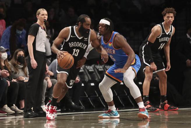 哈登是今天籃網三巨頭唯一可以出賽的球員。(路透)