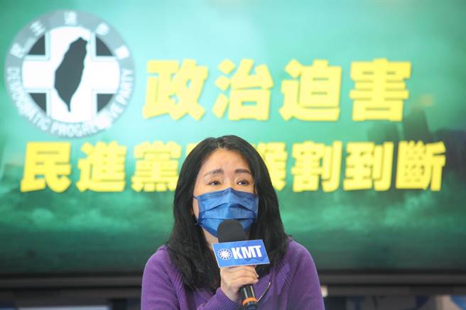 宜兰县长林姿妙昨遭廉检搜索约谈，经检方复讯后，今天上午无保请回，国民党旋即召开记者会，痛批民进党为了年底九合一选举，对国民党政治迫害。（张铠乙摄）