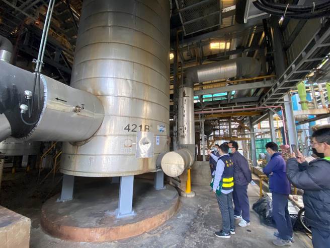 台南市14日的空氣品質達到紅色警戒，市府隨即成立跨局處應變小組啟動空品惡化應變作業。（環保局提供／洪榮志台南傳真）