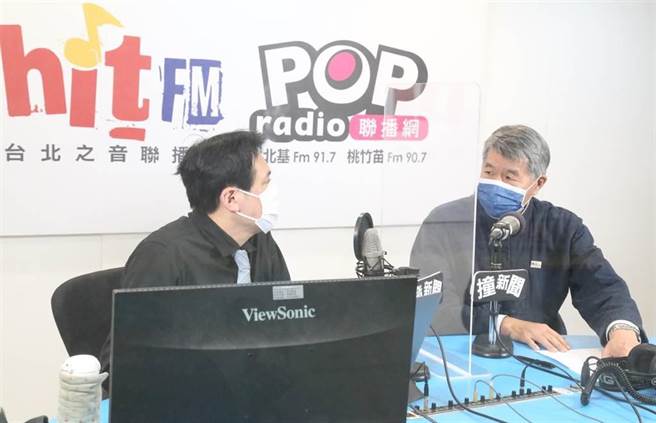 孙文学校总校长张亚中上午接受《POP撞新闻》广播专访。（《POP撞新闻》提供）