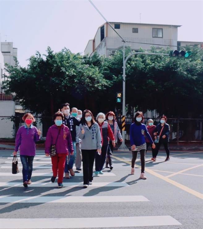 台中市西屯区福泽街与工业区一路口周边车流量大、屡传交通事故，市议员张廖乃纶成功争取设置红绿灯。（张廖乃纶服务处／卢金足台中传真）