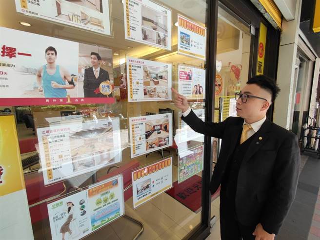 永庆房屋林敬文经纪人，仔细为屋主分析房屋优势，并对比整个区域的成交行情，精准估价，为屋主守住150万的价差！(图/永庆房屋提供)