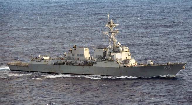 美国下一代驱逐舰DDG(X)将逐步取代阿利伯克级神盾驱逐舰，图为「马斯廷」号（USS Mustin，DDG-89）驱逐舰穿越菲律宾海的资料照。（美国海军）