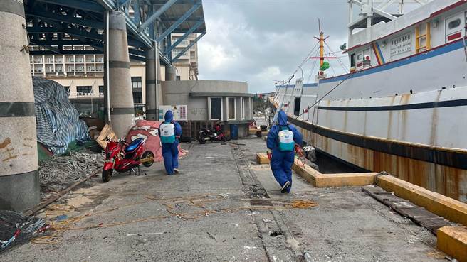 印尼渔工13日从台中飞抵澎湖，14日经医院PCR採检呈阳性，现收治于三总澎湖分院负压病房，澎湖县政府已追踪29名接触者採检并要求集中检疫。（示意图/报系资料照）