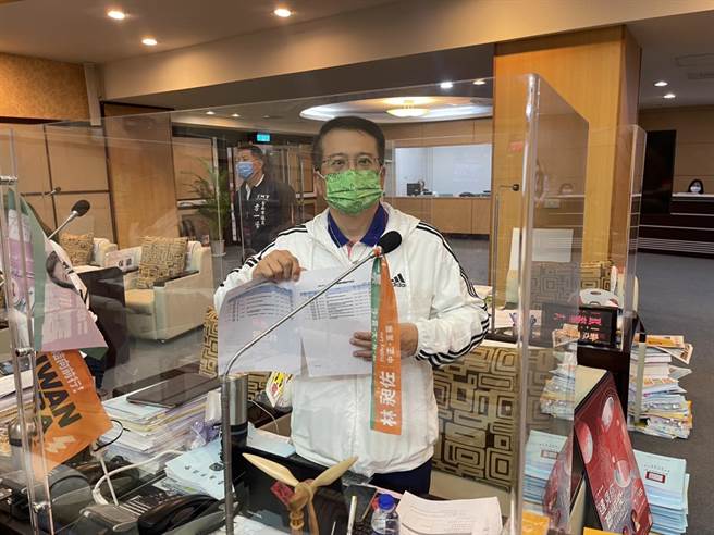 尋求連任的民進黨現任台南市東區議員蔡旺詮。（蔡旺詮提供／洪榮志台南傳真）