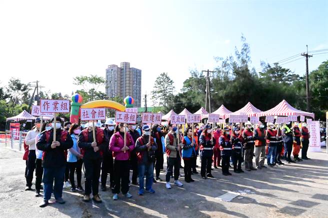 新北市土城區公所於今舉辦複合型災害防救演練，模擬颱風、地震等9種狀況，強化各鄰里災害發生時的應變能力及救災所需的默契。（土城區公所提供）