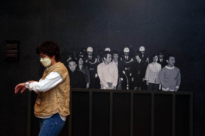 国史馆14日举行5G智慧展示大平台暨沉浸式剧场发表会，现场展示台湾歷史上的选举主题，国史馆长陈仪深、前副总统吕秀莲出席并参观展间。（邓博仁摄）  