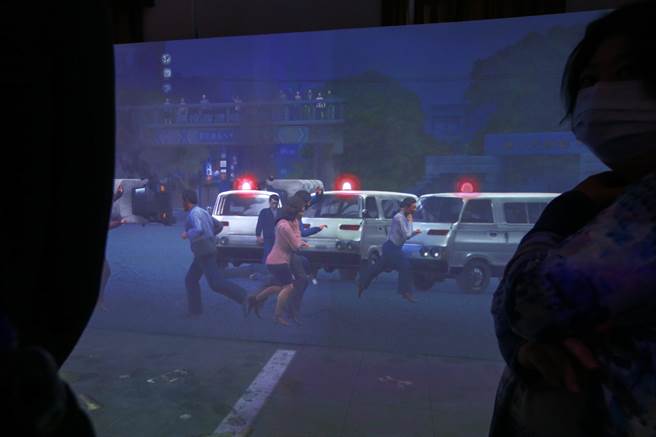 国史馆14日举行5G智慧展示大平台暨沉浸式剧场发表会，在沉浸式剧场的虚拟空间中，让民眾重返歷史场景。（邓博仁摄）  