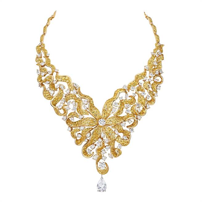 香奈儿Ylang Ylang项炼，钻石、黄色蓝宝石等，6467万6000元。（CHANEL提供）