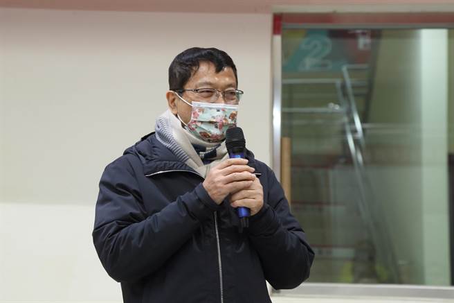 富宇建设总经理锺尧明表示，富宇建设以企业力量协助扩充医疗资源，携手守护家园。（富宇建设提供／卢金足台中传真）