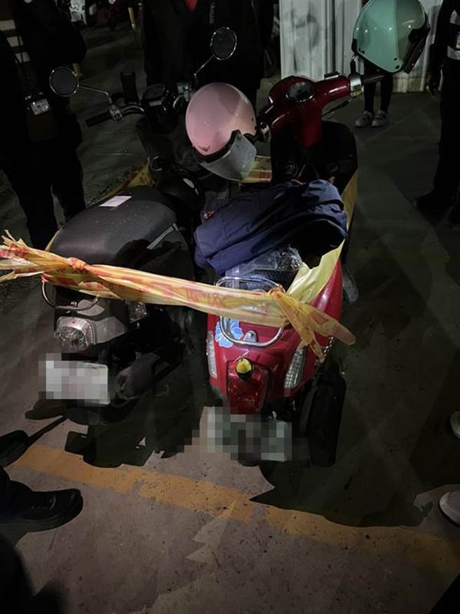 一名男子下班时发现机车被放不明物品，拿起查看后被炸伤。（民眾提供／邱立雅竹市传真）