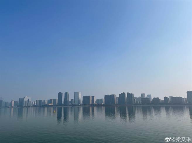 梁又琳新家在杭州钱塘江旁。(图/ 摘自梁又琳微博)