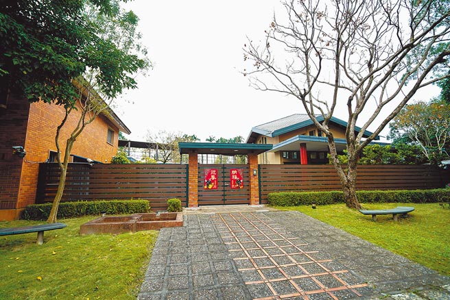 宜兰县长官邸13日遭廉政署搜索，图为县长官邸外观。（李忠一摄）