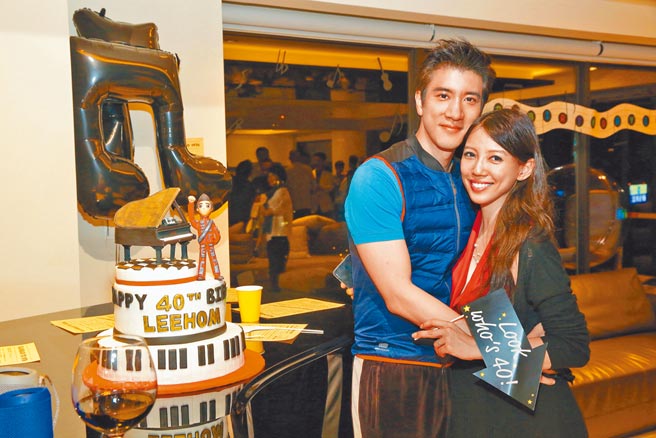 王力宏（左）、李靓蕾过去大方晒恩爱，如今离婚风波掀热议。（资料照片）