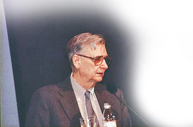 2000年威尔森教授留影。（金恒镳摄）