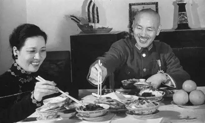 1949年彭长贵随国民政府来到台湾，外传当时蒋中正曾说湖南有二宝：齐白石与彭长贵，可见得蒋中正对彭长贵的重视。彭来台后也为蒋家打理国宴多年。（图／资料照片）