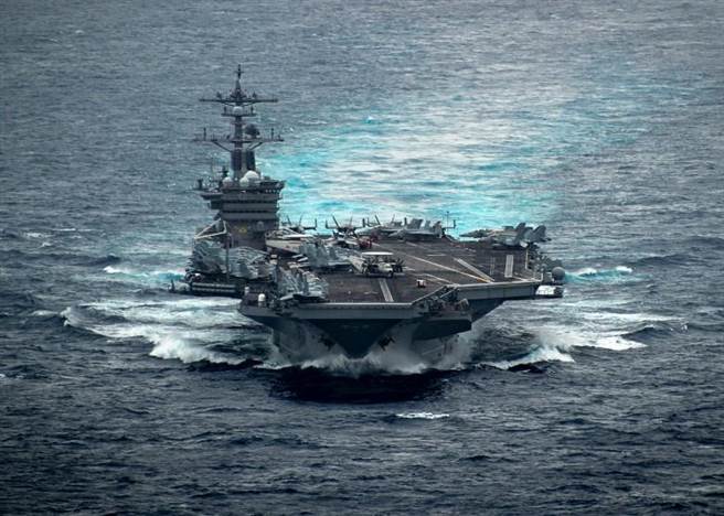 美国航空母舰卡尔文森号在南海巡航。（美国海军官网）