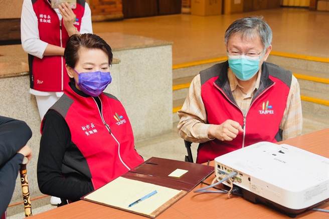 台北市長柯文哲、副市長黃珊珊今視察防疫專責旅館。（北市府提供／楊亞璇台北傳真）