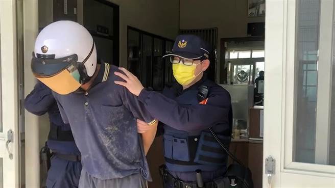 彰化和美驚傳逆孫持刀砍殺阿嬤命案，76歲阿嬤胸口遭砍、全身也多處撕裂傷緊急送醫，27歲林男火速被警方逮捕歸案釐清犯案動機。（謝瓊雲攝）
