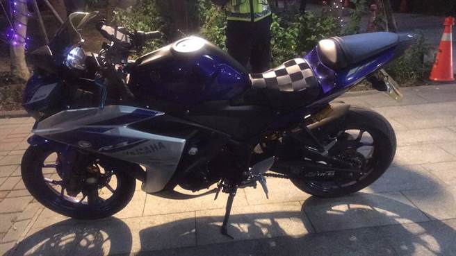 画面曝光！越籍男大生偷骑同学26万重机狂飙，失控自撞爆头亡。(叶书宏翻摄)
