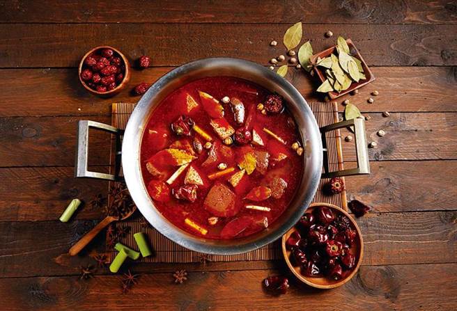 麻辣锅从去年开始销售成长达1.5倍，今年持续成长，可说是跌破眼镜的黑马！图／家乐褔
