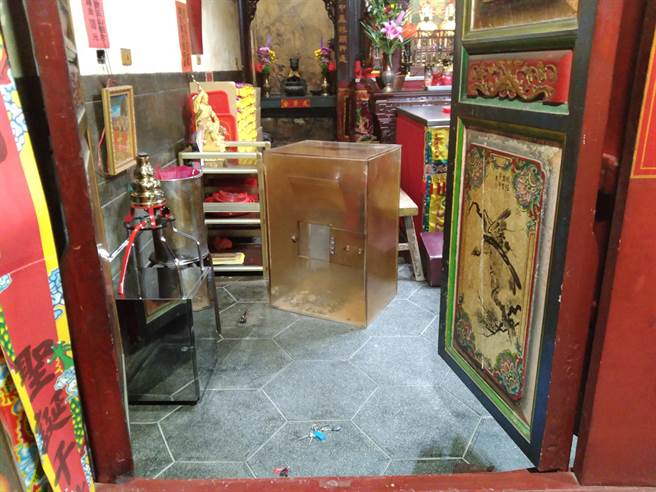 太子宫的香油箱被破坏。（读者提供／刘秀芬台南传真）